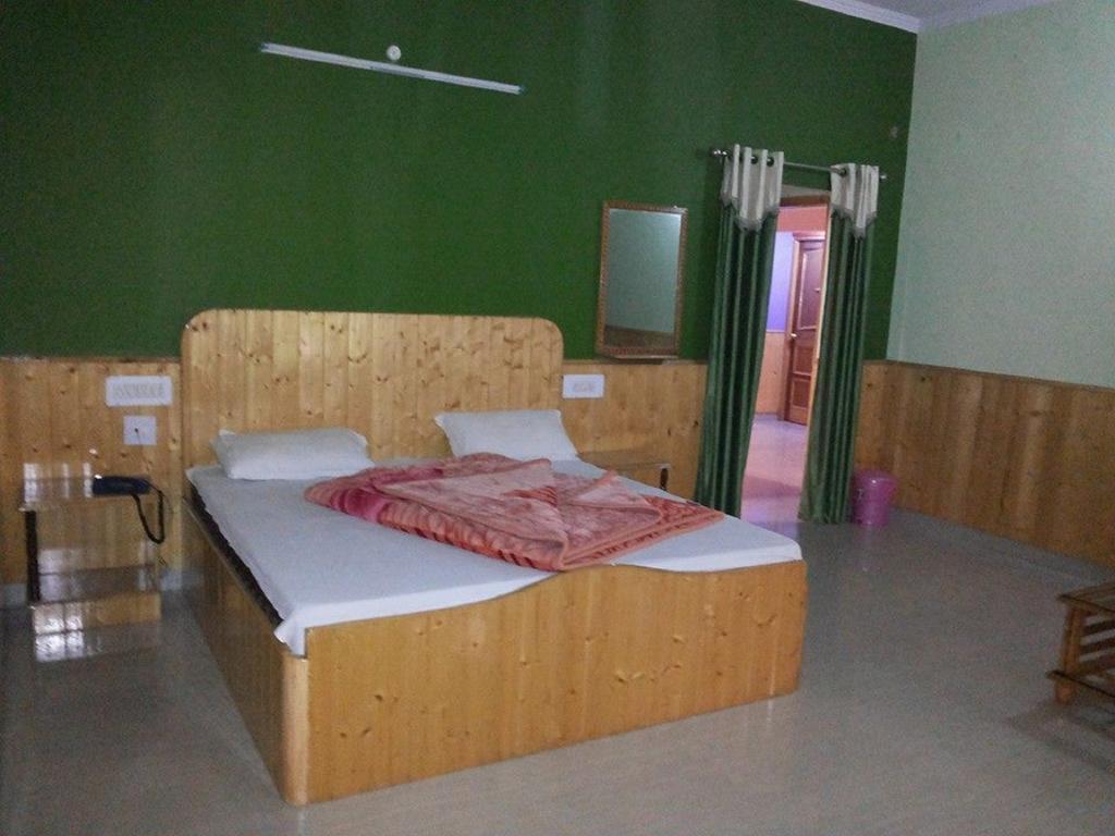Himgiri Resort Nagchala Rom bilde